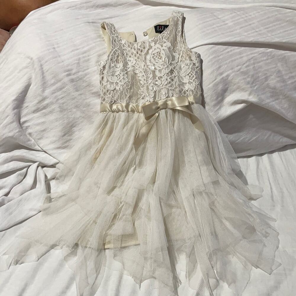 Lilt 5 champagne lace dress worn once or twice euc lined and not itchy .
